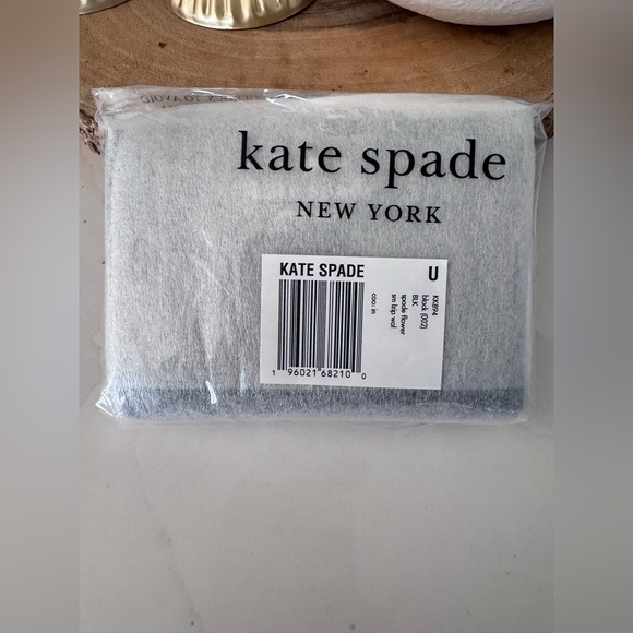 NWT | Kate Spade | Spade Flower Medium Bifold Wallet - Picture 3 of 9